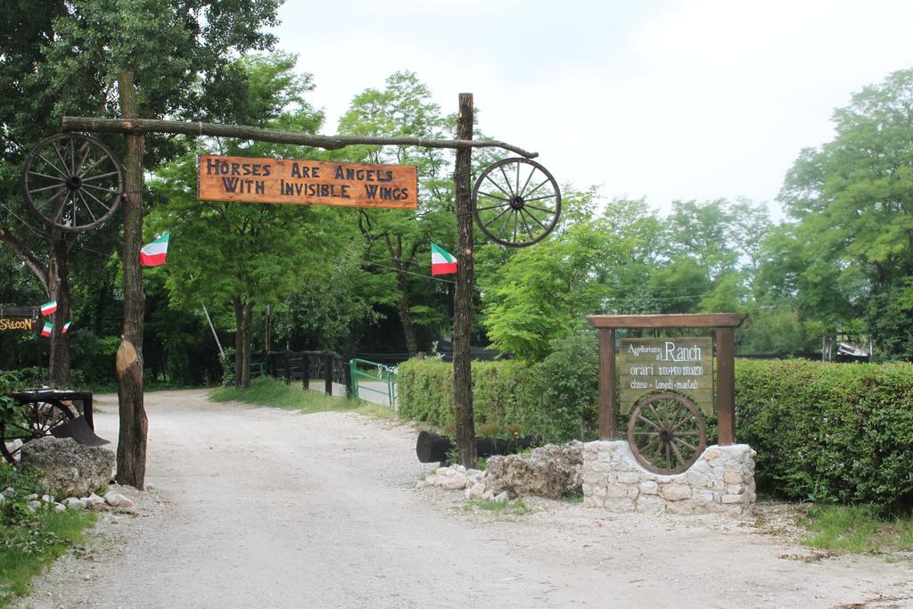 Agriturismo Al Ranch Castello dʼAviano Eksteriør billede