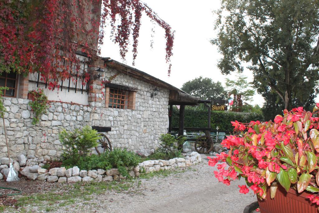 Agriturismo Al Ranch Castello dʼAviano Eksteriør billede