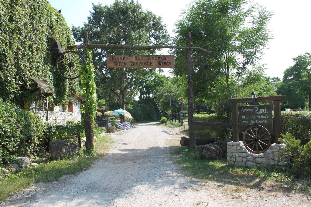 Agriturismo Al Ranch Castello dʼAviano Eksteriør billede
